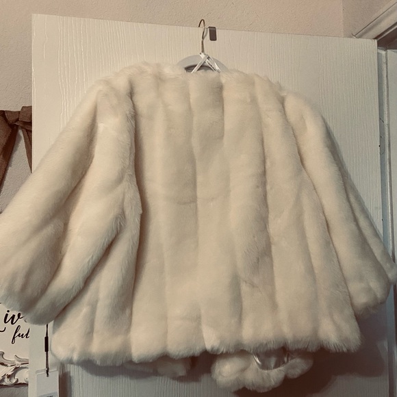 CALVIN KLEIN Faux Fur Jacket NWT Size L - Picture 4 of 11